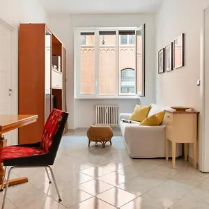 Stazione Cozy And Functional Flat Milan